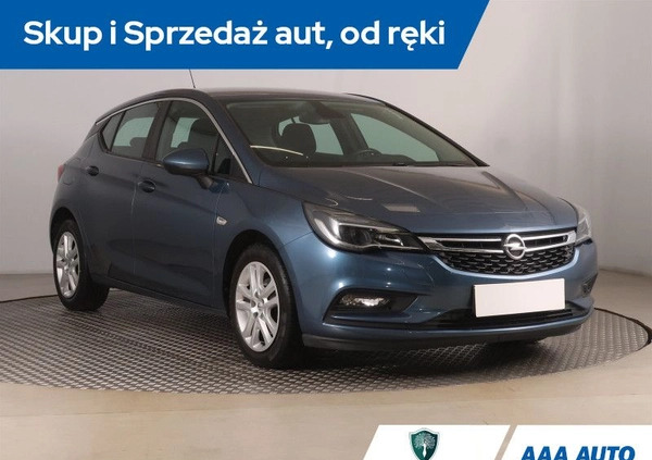 Opel Astra cena 53000 przebieg: 77026, rok produkcji 2017 z Dynów małe 277